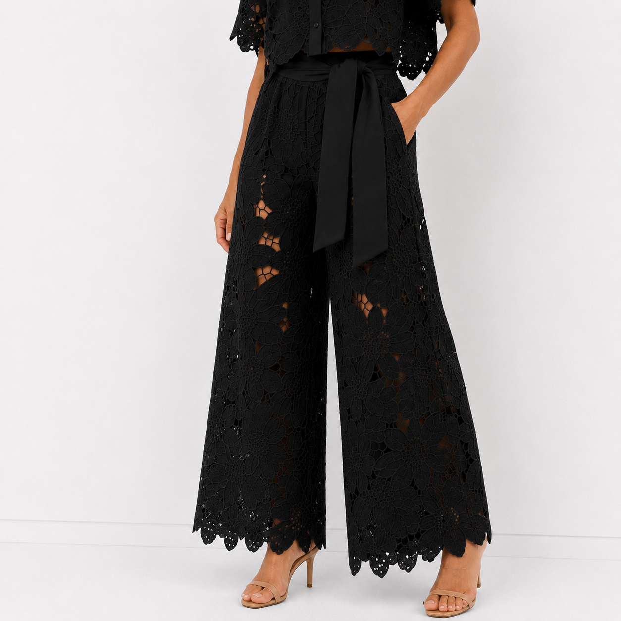 Mónica | Conjunto de top camisero y pantalón ancho en encaje calado floral