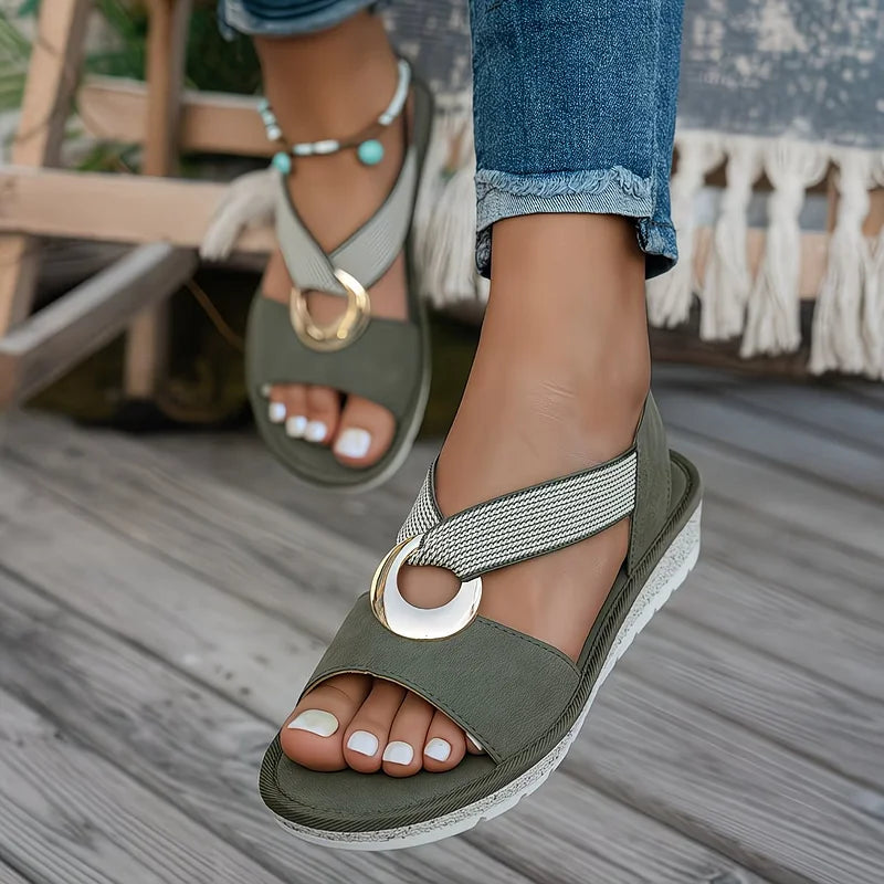 Lola | Sandalia plana con tira elástica y detalle dorado