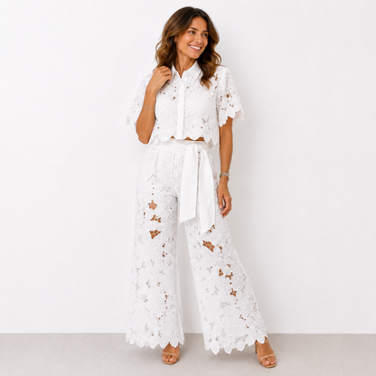 Mónica | Conjunto de top camisero y pantalón ancho en encaje calado floral