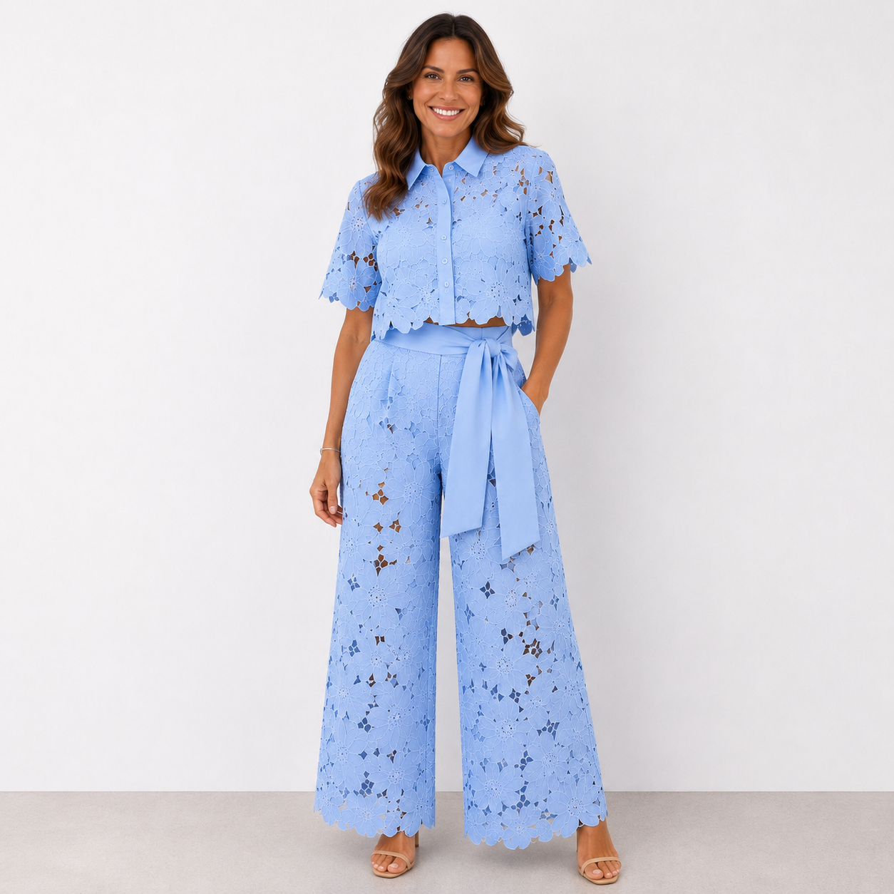 Mónica | Conjunto de top camisero y pantalón ancho en encaje calado floral