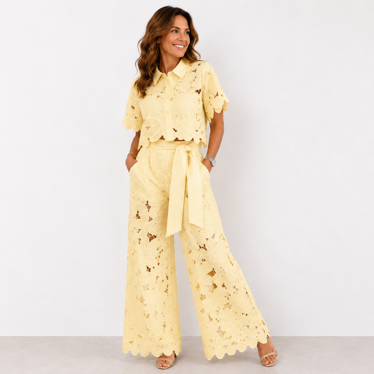 Mónica | Conjunto de top camisero y pantalón ancho en encaje calado floral