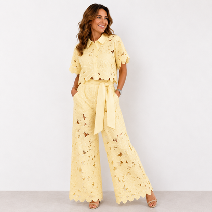 Mónica | Conjunto de top camisero y pantalón ancho en encaje calado floral