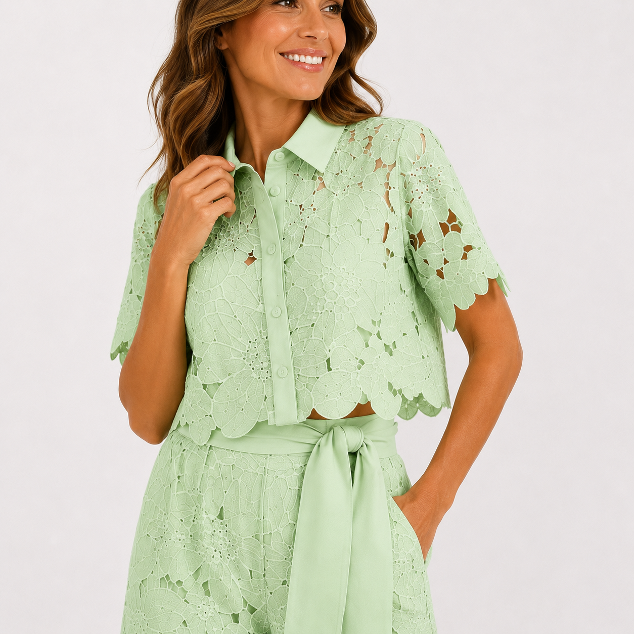 Mónica | Conjunto de top camisero y pantalón ancho en encaje calado floral