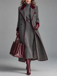 Elegante cappotto lungo in lana a spina di pesce con dettagli in velluto bordeaux