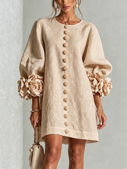 Chiara | Minivestido de mezcla de lino con puños de rosas, blanco
