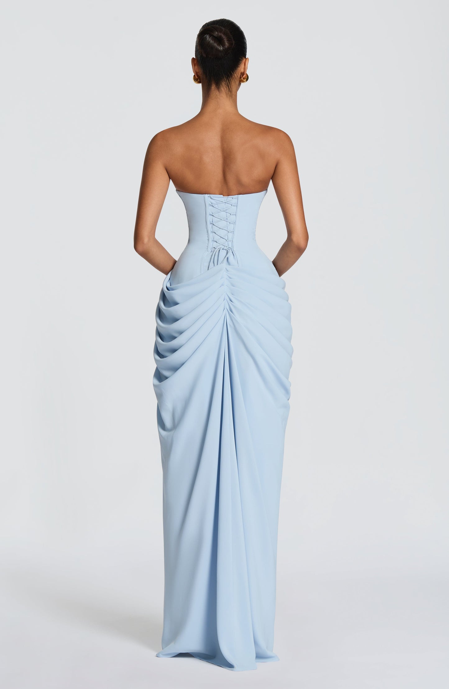 Valentina | Vestido maxi sin tirantes con corset y drapeado asimétrico