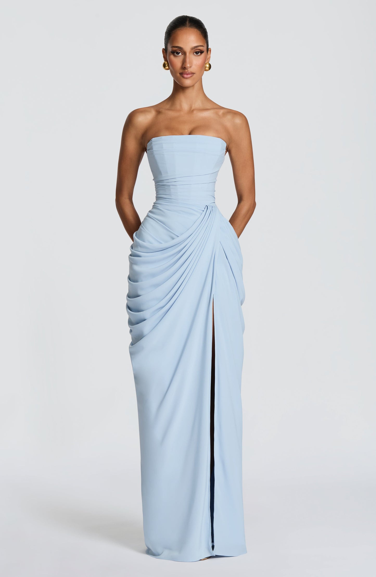 Valentina | Vestido maxi sin tirantes con corset y drapeado asimétrico
