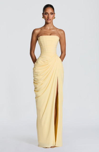 Valentina | Vestido maxi sin tirantes con corset y drapeado asimétrico