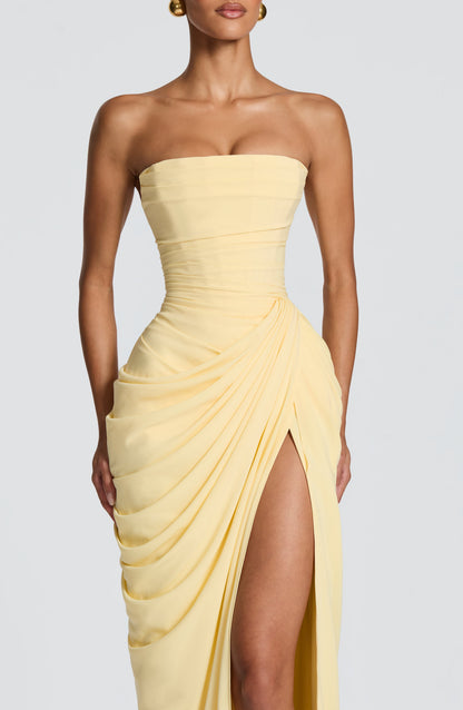 Valentina | Vestido maxi sin tirantes con corset y drapeado asimétrico