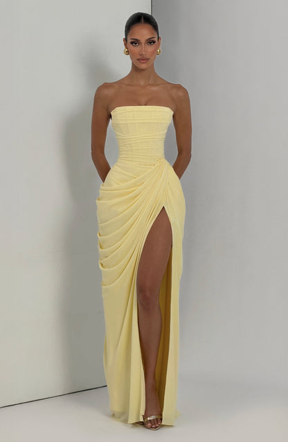 Valentina | Vestido maxi sin tirantes con corset y drapeado asimétrico
