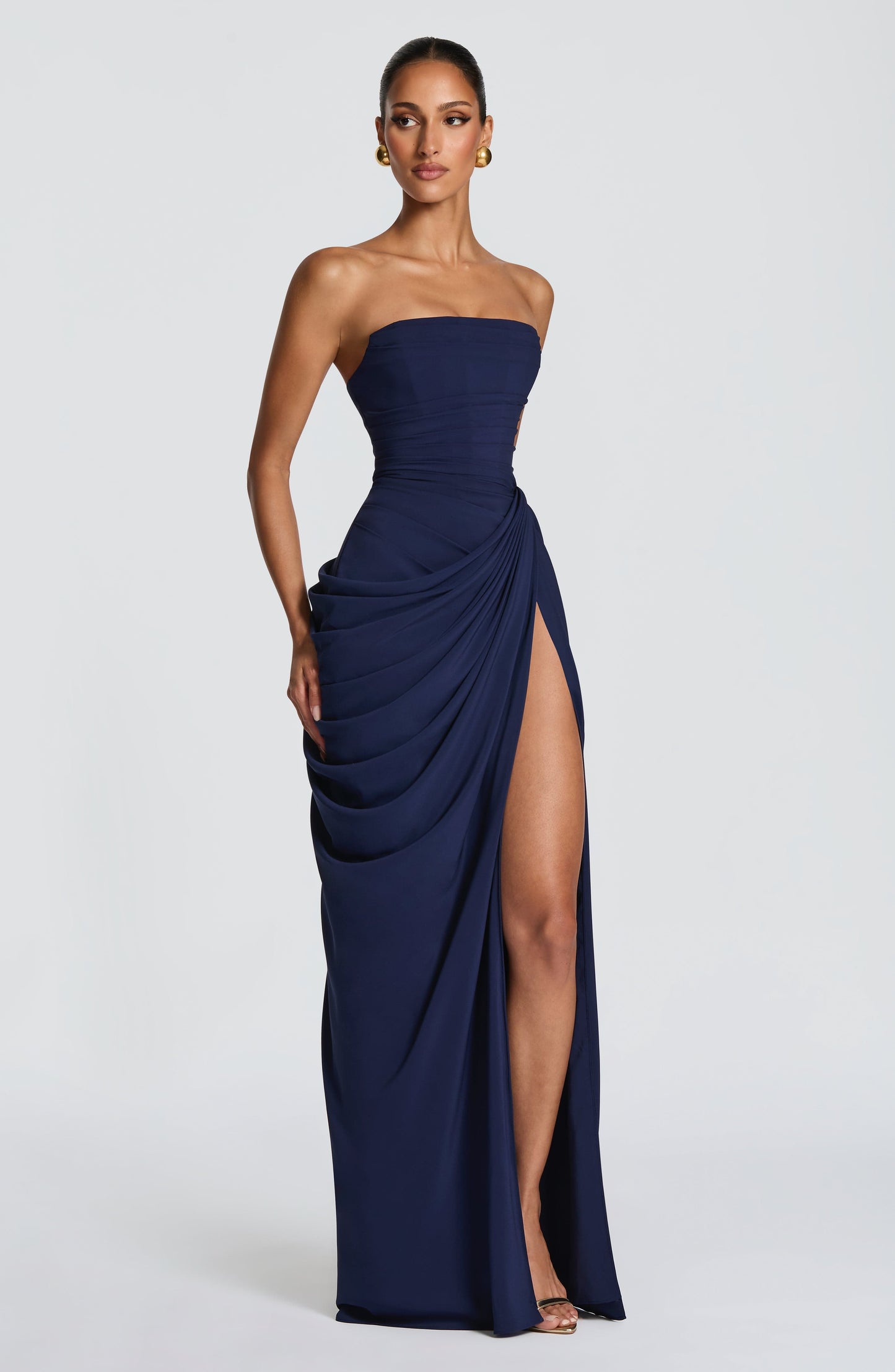 Valentina | Vestido maxi sin tirantes con corset y drapeado asimétrico