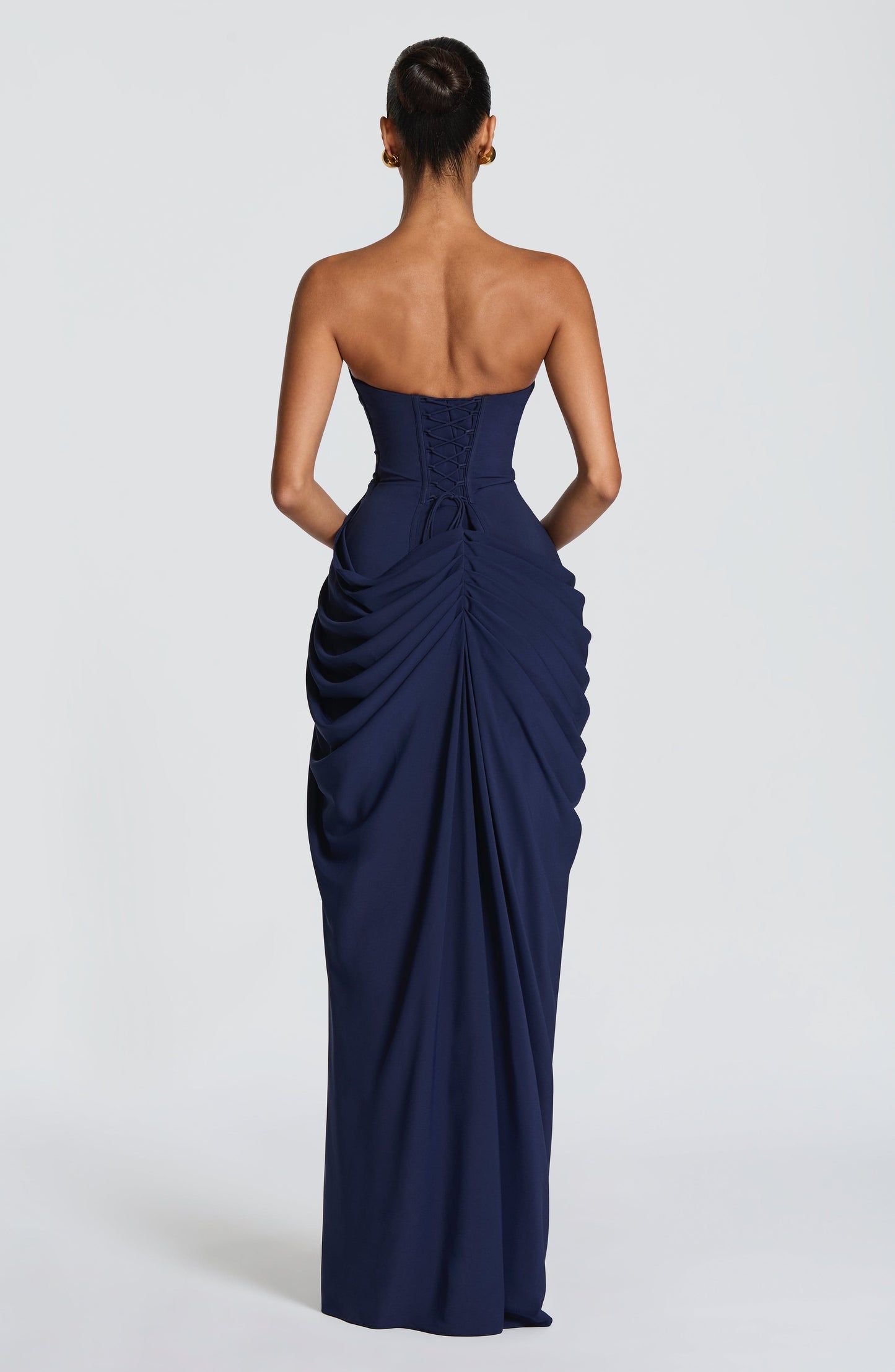 Valentina | Vestido maxi sin tirantes con corset y drapeado asimétrico