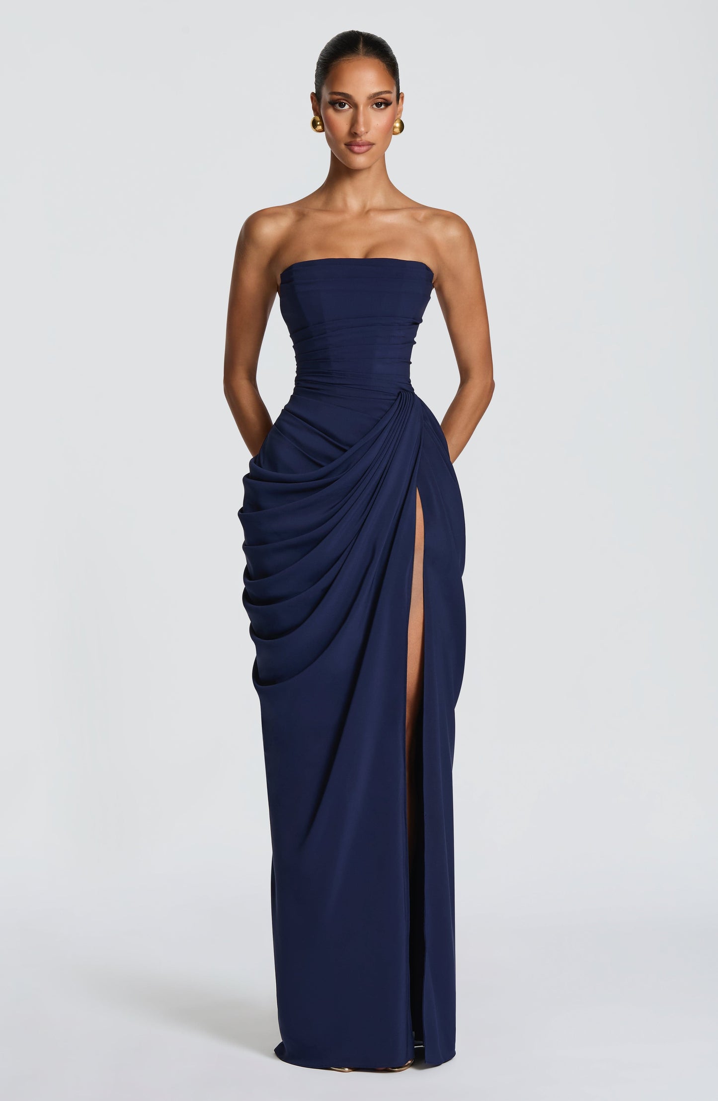 Valentina | Vestido maxi sin tirantes con corset y drapeado asimétrico