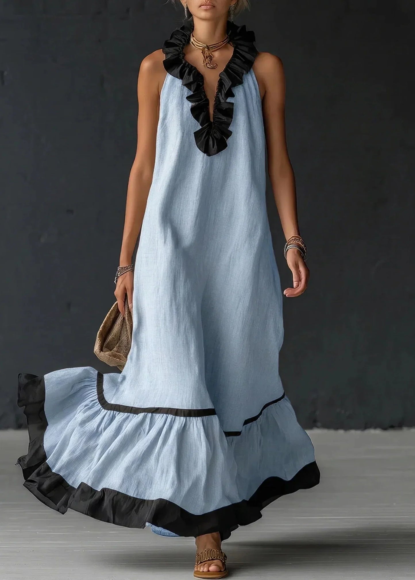 Vestido largo de mujer con volantes y cuello halter